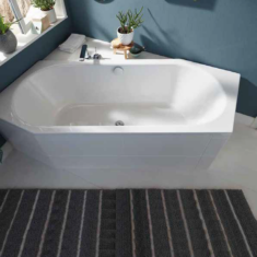 Ergonomisch geformte Badewanne mit bequemer Rückenlehne