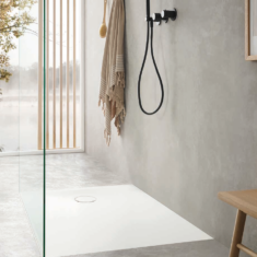 Leicht vertiefte Duschwanne mit rutschhemmender Oberfläche